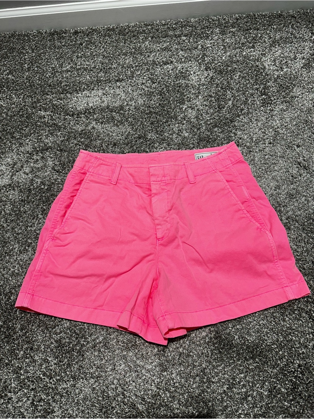 Gap 4” Downtown Khaki Shorts